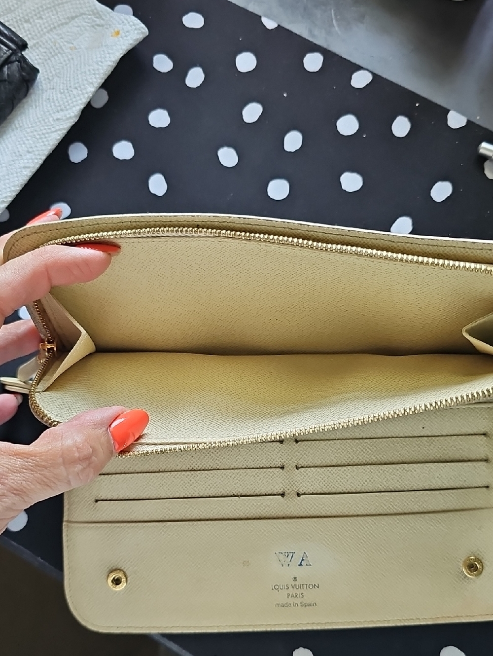 💥💥PROJECT PIECE💥💥 Louis Vuitton Damier Azure Checkered Wallet - Beige/White - Picture 8 of 8